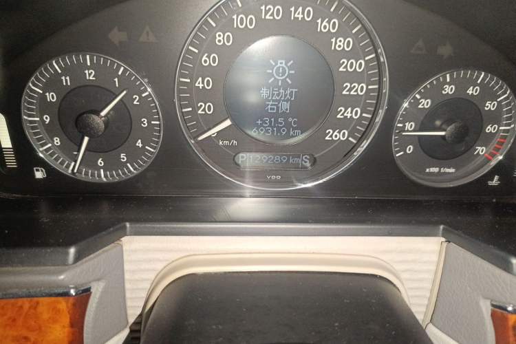 Used Mercedes-Benz E-Class 2007 E 230 Elegant Model Odometer Close Up