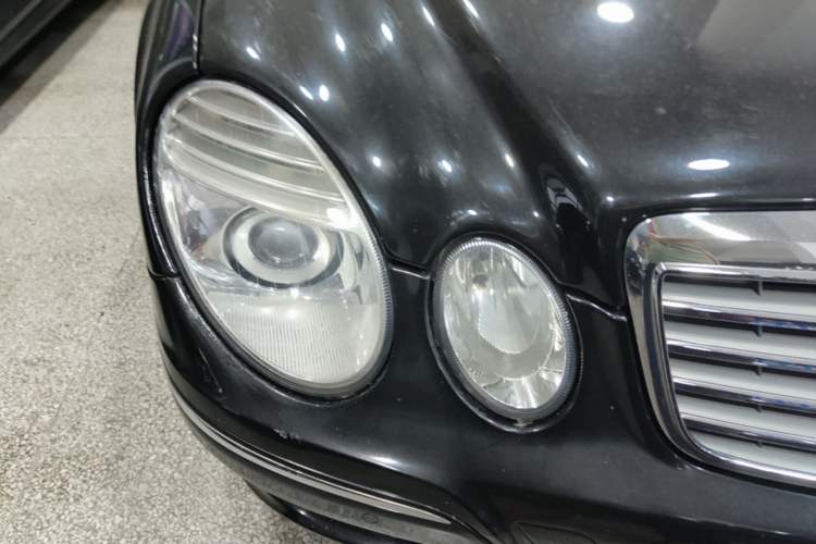Used Mercedes-Benz E-Class 2007 E 230 Elegant Model Right Front Headlight