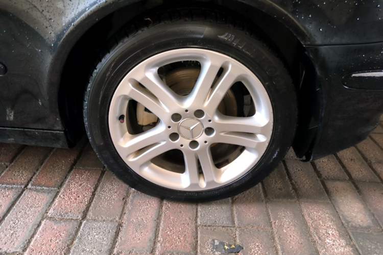 Used Mercedes-Benz E-Class 2007 E 280 Fashion Model Right Front Wheel Hub