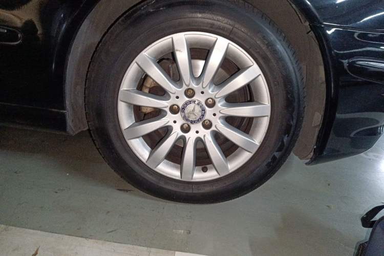 Used Mercedes-Benz E-Class 2007 E 230 Elegant Model Right Front Wheel Hub