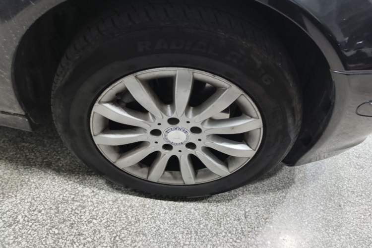 Used Mercedes-Benz E-Class 2007 E 230 Elegant Model Right Front Wheel Hub
