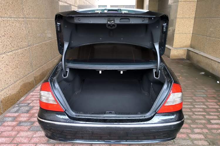 Used Mercedes-Benz E-Class 2007 E 280 Fashion Model Trunk