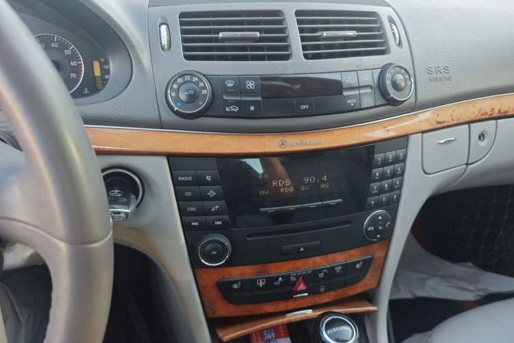 Used Mercedes-Benz E-Class 2007 E 200K Elegant Model Audio And AC Panel