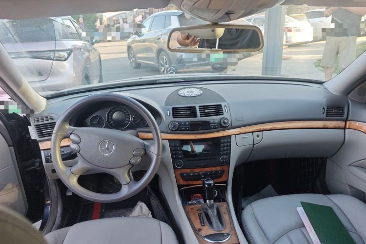 Used Mercedes-Benz E-Class 2007 E 200K Elegant Model Center Console