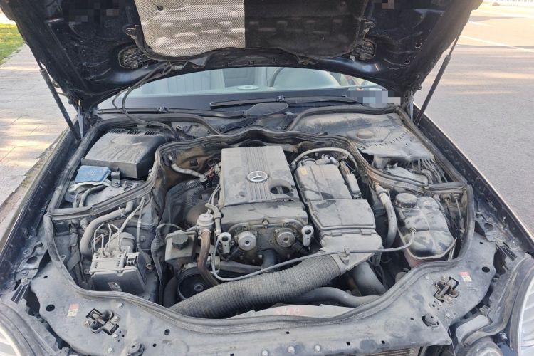 Used Mercedes-Benz E-Class 2007 E 200K Elegant Model Engine Bay