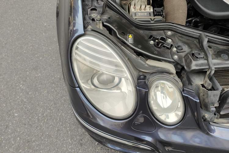 Used Mercedes-Benz E-Class 2007 E 280 Fashion Model Right Front Headlight