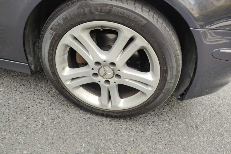 Used Mercedes-Benz E-Class 2007 E 280 Fashion Model Right Front Wheel Hub