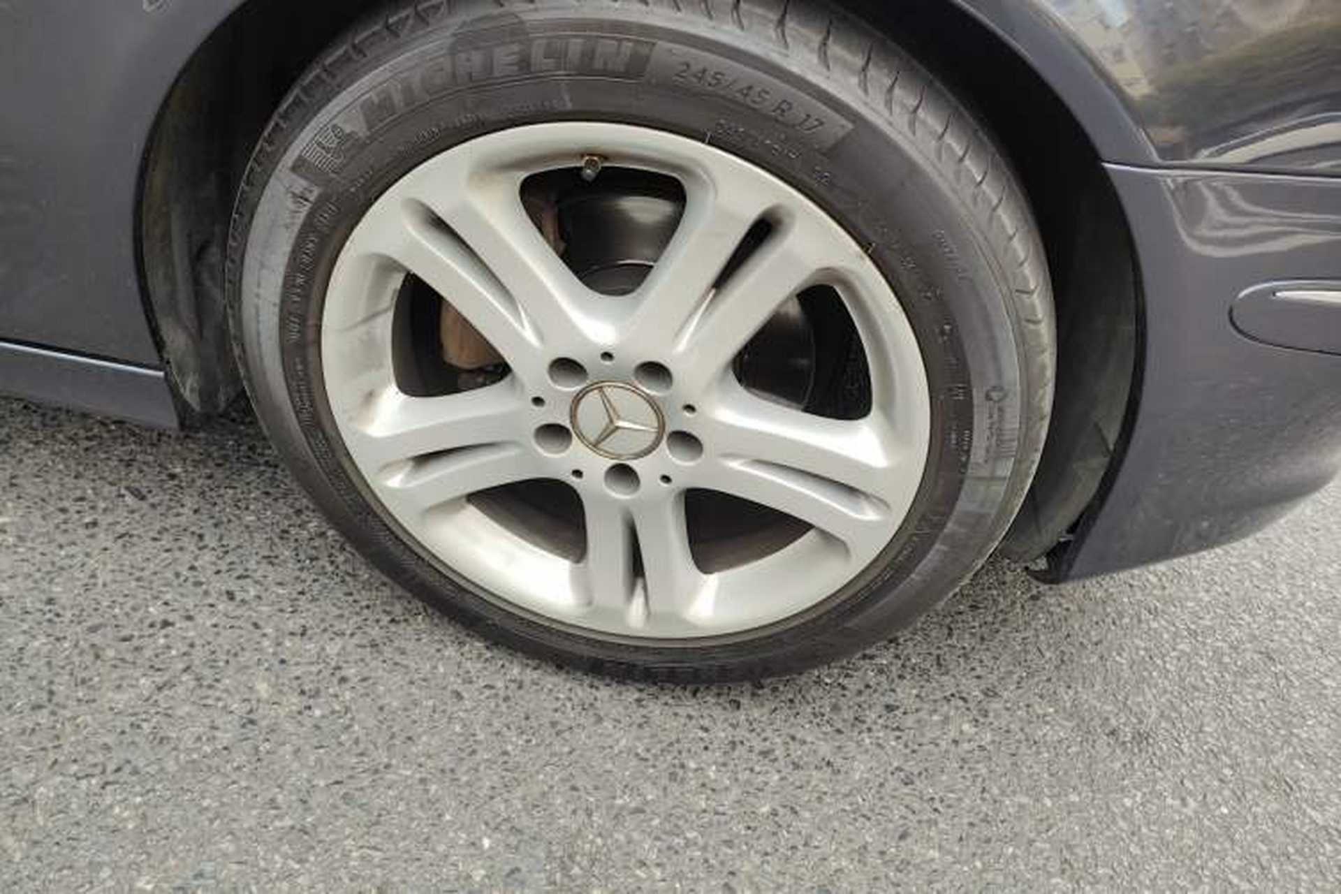 Used Mercedes-Benz E-Class 2007 E 280 Fashion Model Right Front Wheel Hub