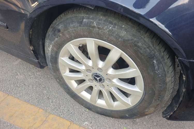 Used Mercedes-Benz E-Class 2007 E 200K Elegant Model Right Front Wheel Hub
