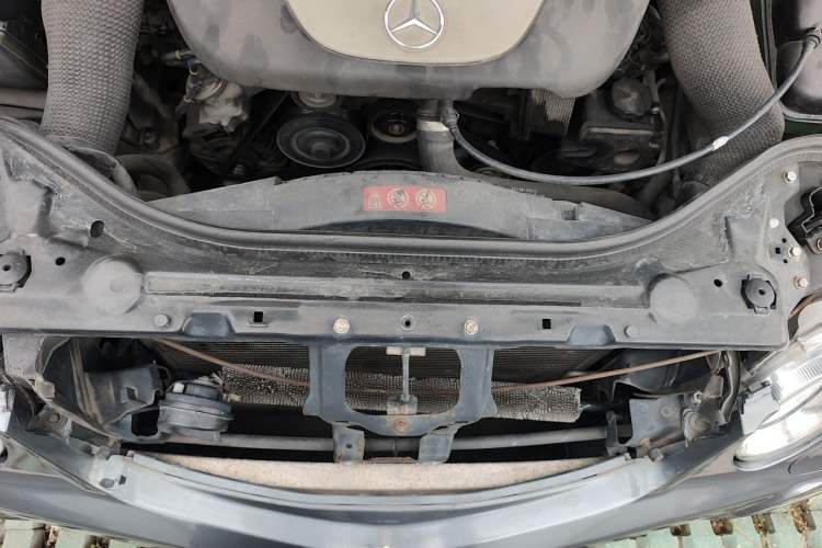 Used Mercedes-Benz E-Class 2007 E 280 Fashion Model Engine Bay