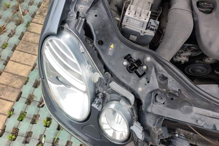 Used Mercedes-Benz E-Class 2007 E 280 Fashion Model Engine Bay Right