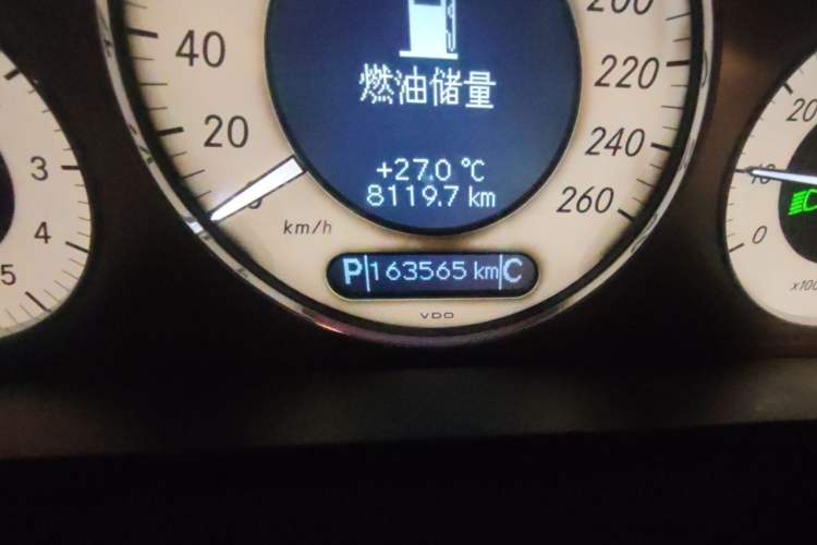 Used Mercedes-Benz E-Class 2007 E 280 Fashion Model Odometer Close Up