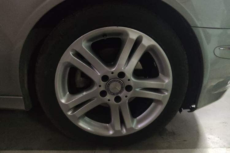 Used Mercedes-Benz E-Class 2007 E 280 Fashion Model Right Front Wheel Hub