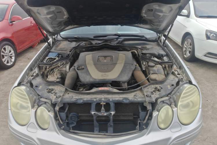 Used Mercedes-Benz E-Class 2007 E 230 Fashion Model Engine Bay