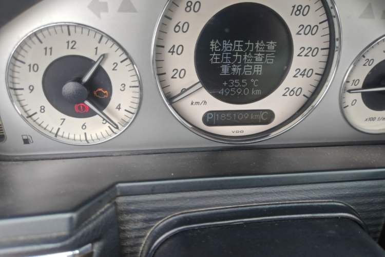 Used Mercedes-Benz E-Class 2007 E 230 Fashion Model Odometer Close Up