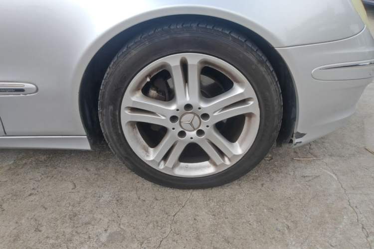 Used Mercedes-Benz E-Class 2007 E 230 Fashion Model Right Front Wheel Hub