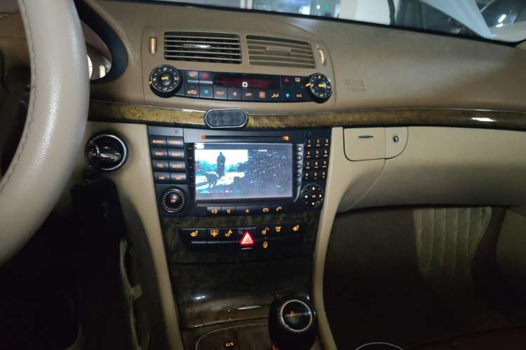Used Mercedes-Benz E-Class 2007 E 280 Fashion Model Audio And AC Panel