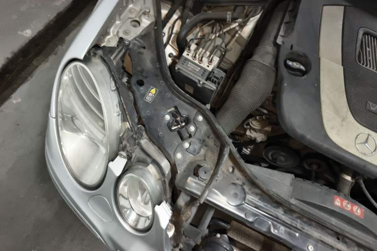 Used Mercedes-Benz E-Class 2007 E 230 Fashion Model Engine Bay Right