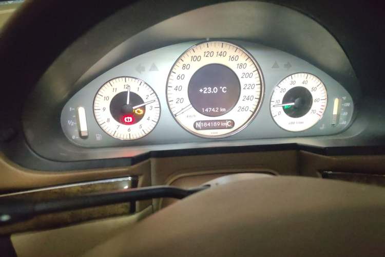 Used Mercedes-Benz E-Class 2007 E 280 Fashion Model Odometer Close Up