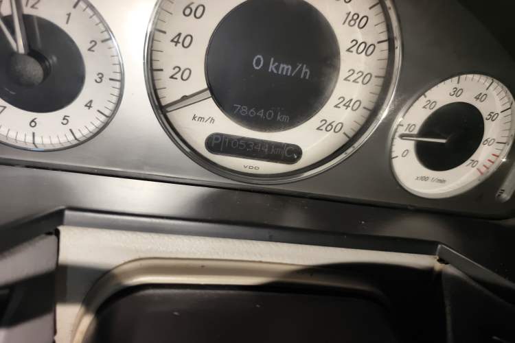 Used Mercedes-Benz E-Class 2007 E 230 Fashion Model Odometer Close Up