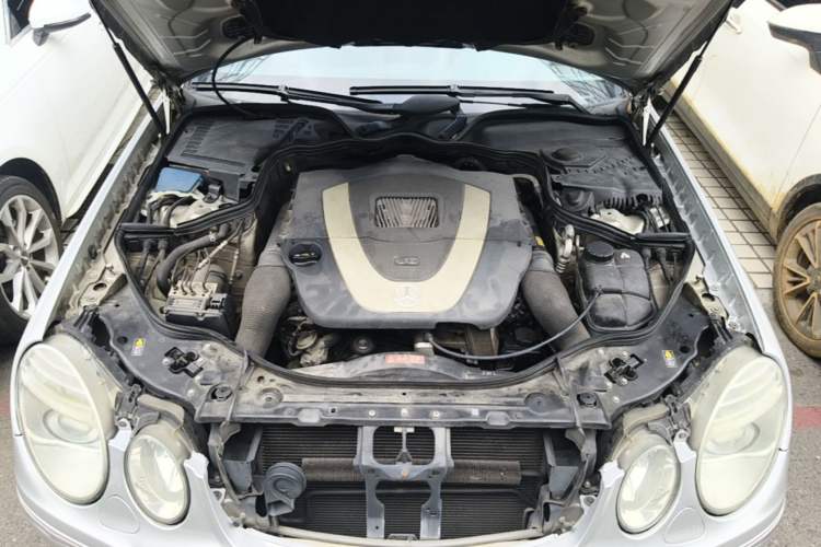 Used Mercedes-Benz E-Class 2008 E 230 Fashion Model Engine Bay