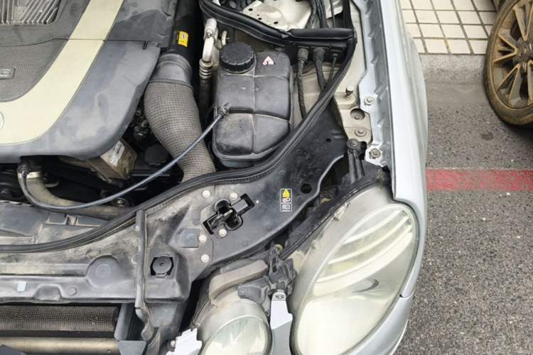 Used Mercedes-Benz E-Class 2008 E 230 Fashion Model Engine Bay Left