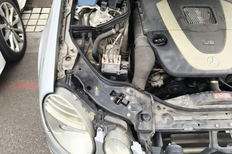 Used Mercedes-Benz E-Class 2008 E 230 Fashion Model Engine Bay Right