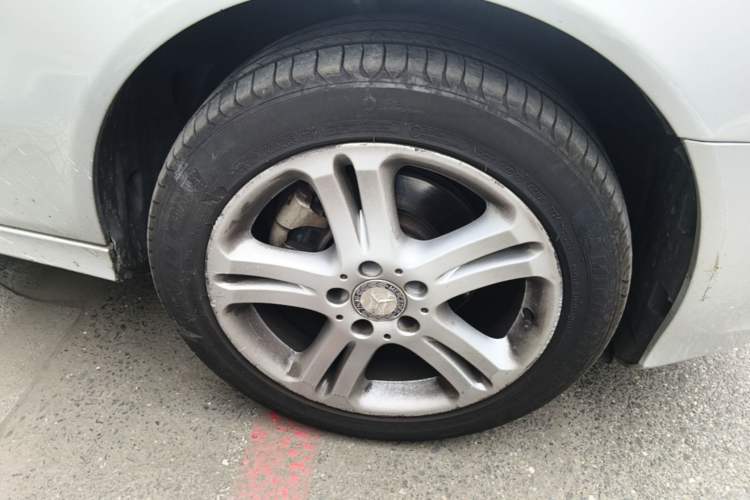 Used Mercedes-Benz E-Class 2008 E 230 Fashion Model Right Front Wheel Hub