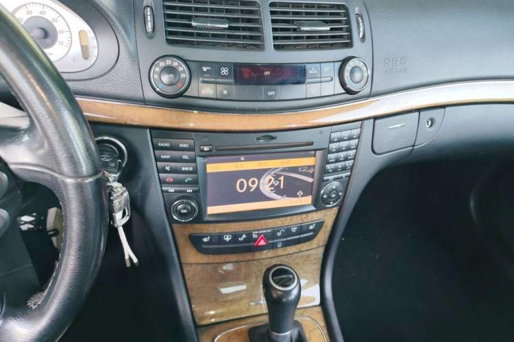 Used Mercedes-Benz E-Class 2008 E 230 Fashion Model Audio And AC Panel