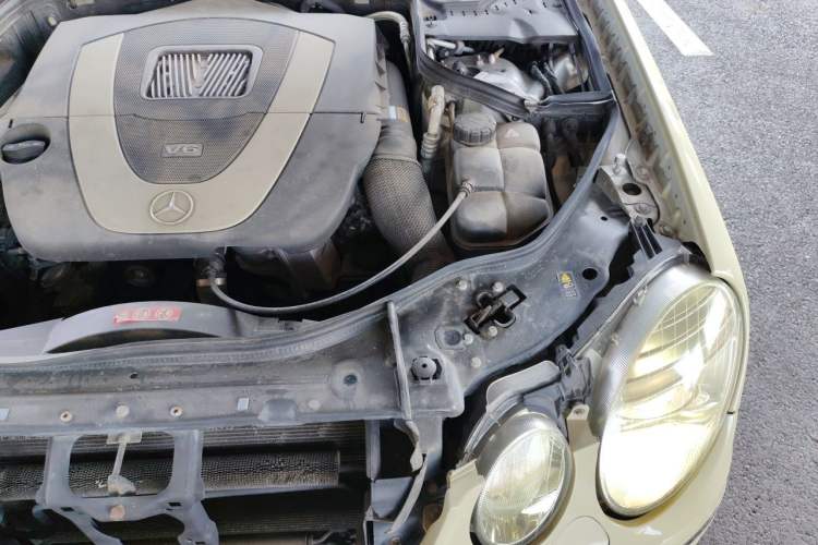 Used Mercedes-Benz E-Class 2008 E 230 Fashion Model Engine Bay Left