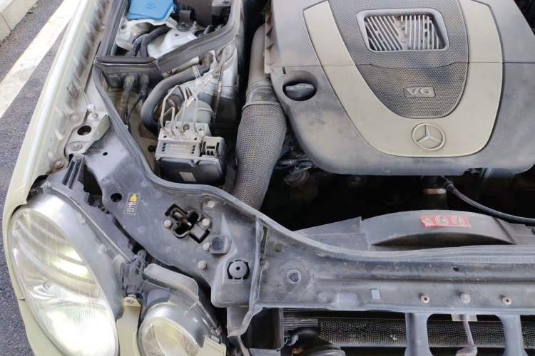 Used Mercedes-Benz E-Class 2008 E 230 Fashion Model Engine Bay Right