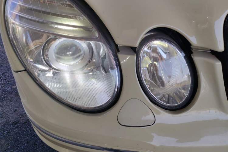 Used Mercedes-Benz E-Class 2008 E 230 Fashion Model Right Front Headlight