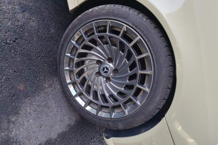Used Mercedes-Benz E-Class 2008 E 230 Fashion Model Right Front Wheel Hub