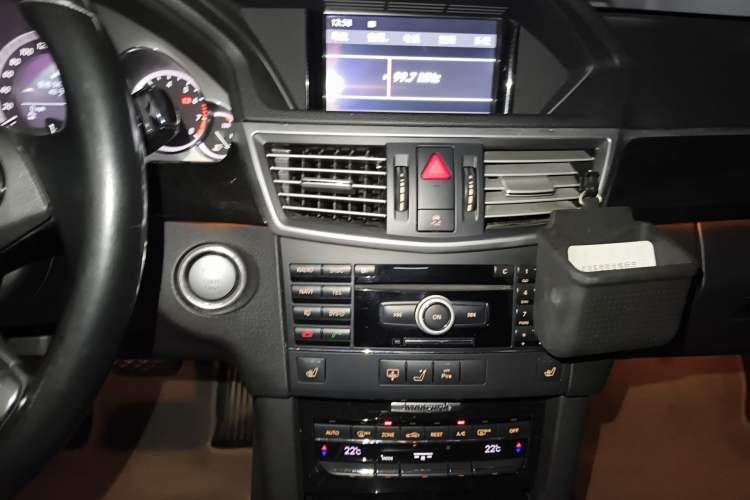 Used Mercedes-Benz E-Class 2009 E 300 Fashion Model Audio And AC Panel