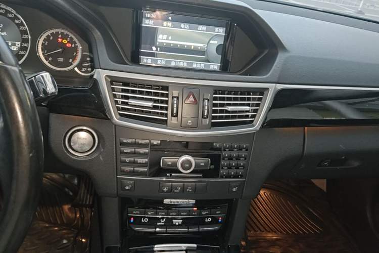 Used Mercedes-Benz E-Class 2009 E 300 Elegant Model Audio And AC Panel