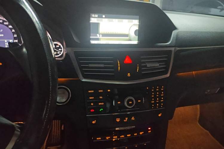 Used Mercedes-Benz E-Class 2009 E 300 Fashion Model Audio And AC Panel