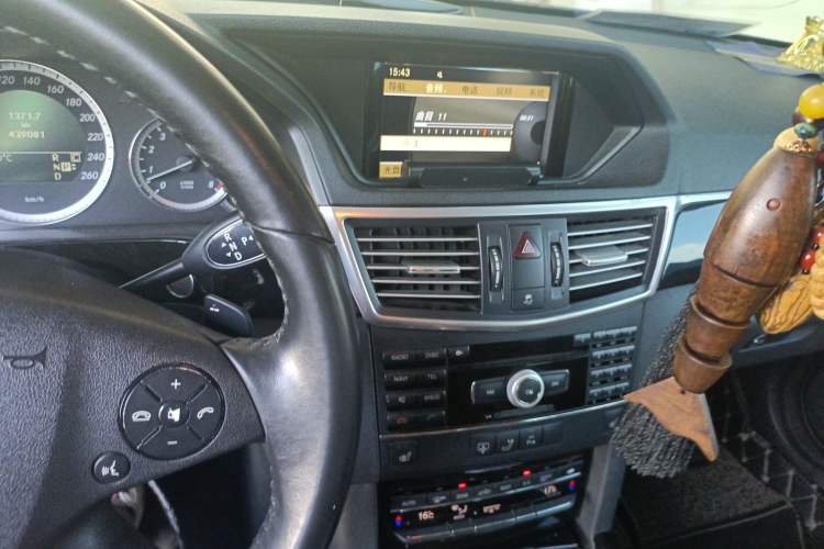 Used Mercedes-Benz E-Class 2009 E 300 Fashion Model Audio And AC Panel