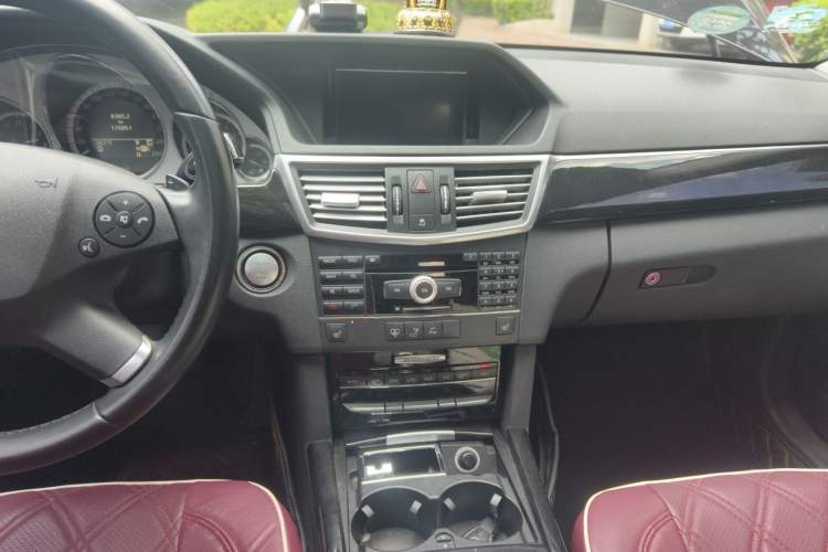 Used Mercedes-Benz E-Class 2009 E 300 Fashion Model Audio And AC Panel