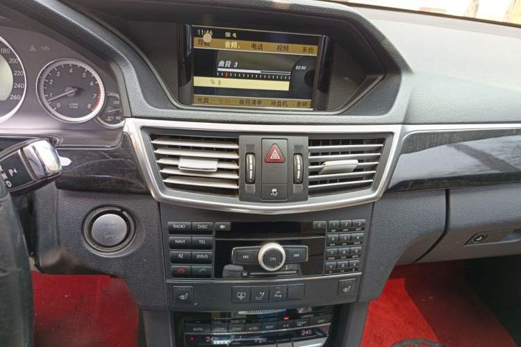 Used Mercedes-Benz E-Class 2009 E 300 Fashion Model Audio And AC Panel