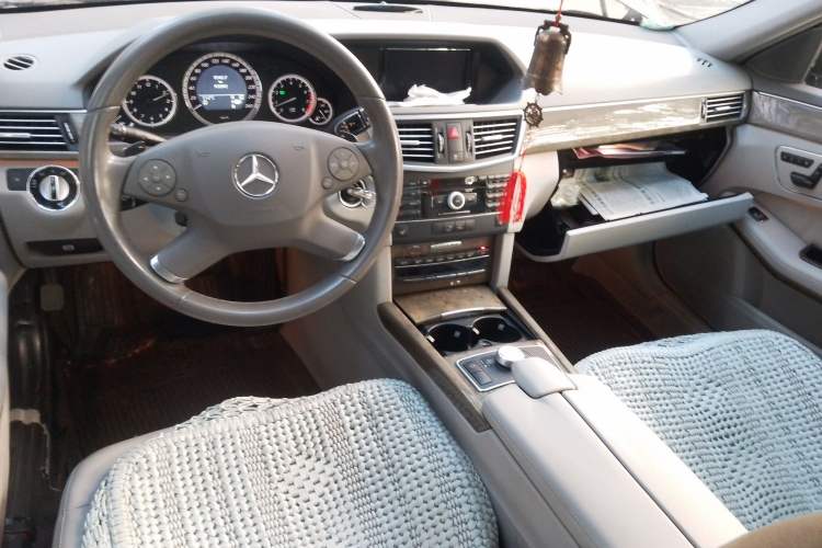 Used Mercedes-Benz E-Class 2009 E 300 Elegant Model Center Console