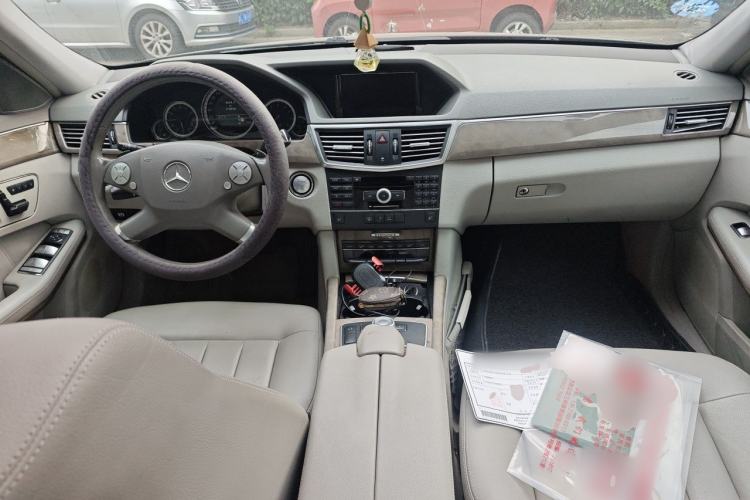 Used Mercedes-Benz E-Class 2009 E 300 Elegant Model Center Console