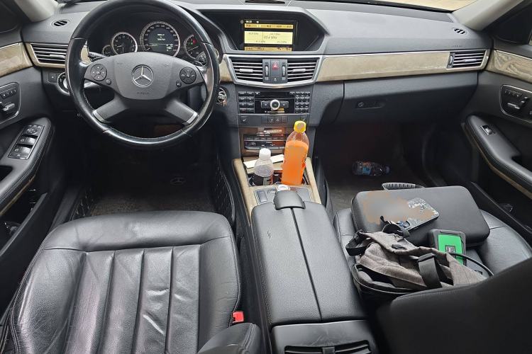 Used Mercedes-Benz E-Class 2009 E 300 Elegant Model Center Console