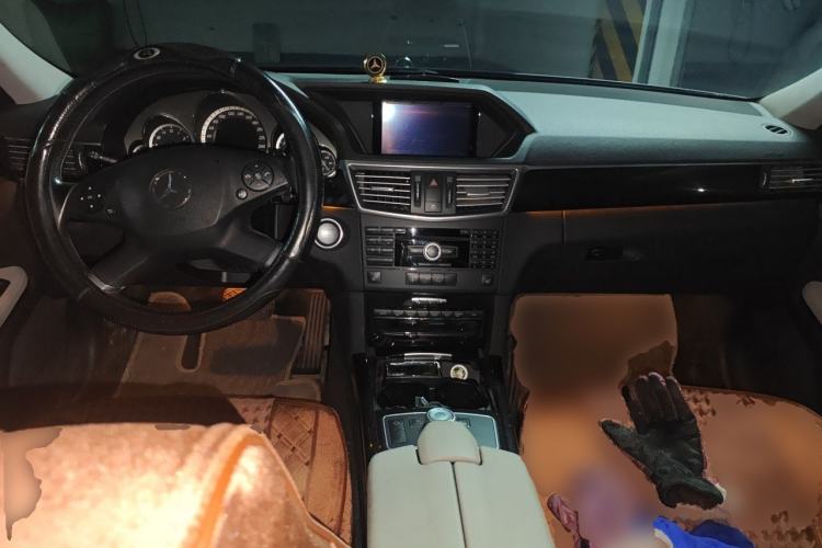 Used Mercedes-Benz E-Class 2009 E 300 Fashion Model Center Console