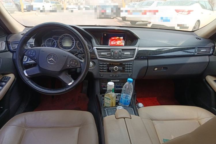 Used Mercedes-Benz E-Class 2009 E 300 Fashion Model Center Console