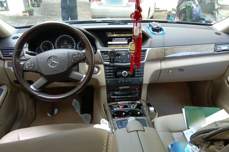 Used Mercedes-Benz E-Class 2009 E 300 Elegant Model Center Console