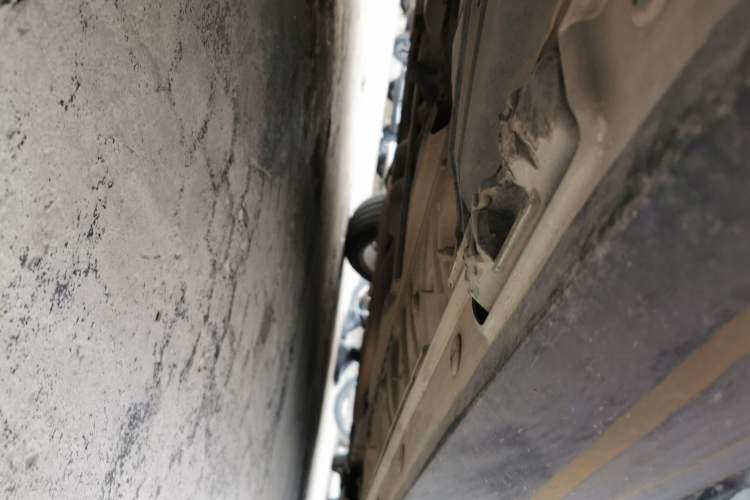 Used Mercedes-Benz E-Class  Chassis Rear Right