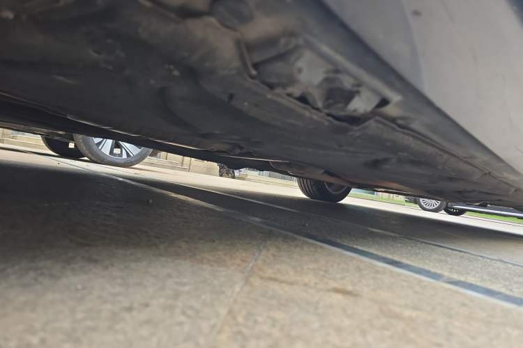 Used Mercedes-Benz E-Class 2009 E 300 Elegant Model Chassis Rear Right