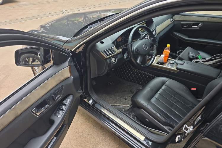 Used Mercedes-Benz E-Class 2009 E 300 Elegant Model Driver Seat
