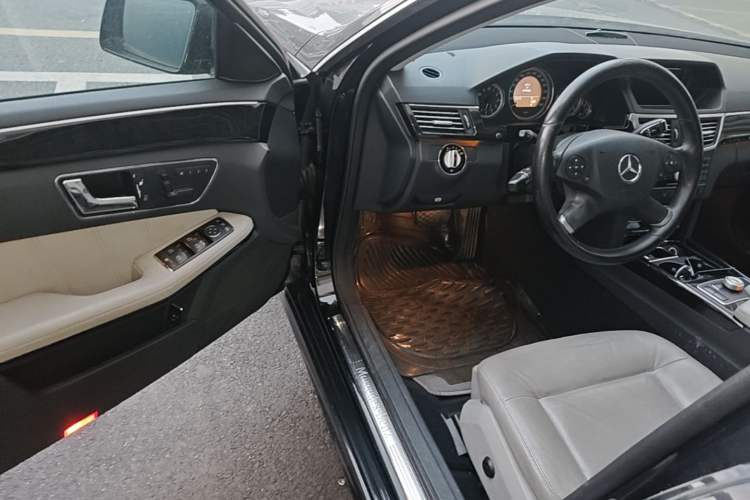 Used Mercedes-Benz E-Class 2009 E 300 Elegant Model Driver Seat