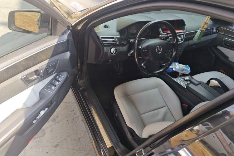 Used Mercedes-Benz E-Class 2009 E 300 Fashion Model Driver Seat